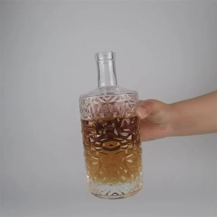 500 ml valcovitá sklenená fľaša s plným diamantovým vzorom na vodku likér gin rum tequila whisky brandy liehoviny