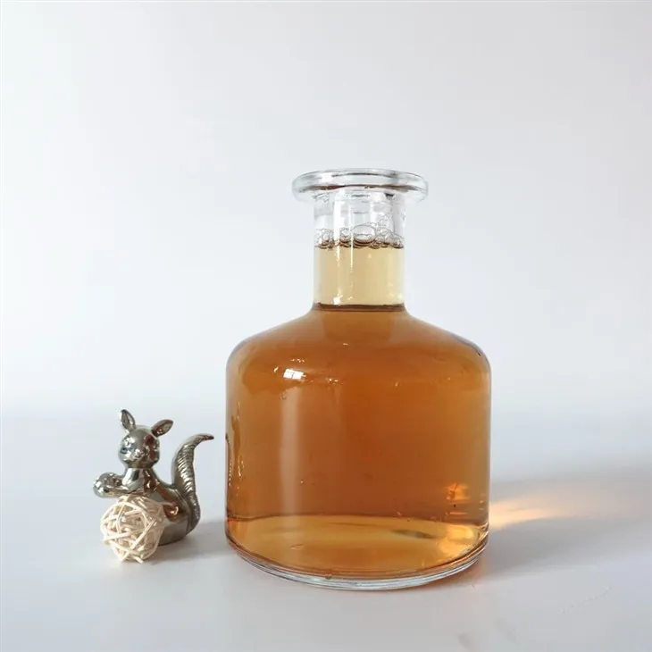 750 ml 560 g Crystal White Pot Bellied Glass Fľaša na likér Výrobná cena