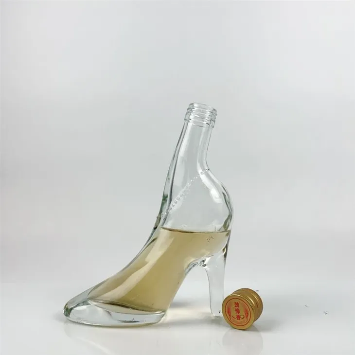 Sklenená fľaša na alkohol s objemom 200 ml